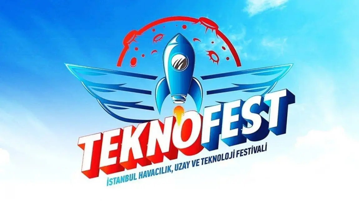 TEKNOFEST İstanbul Ziyaretçilerini Ağırlıyor: Gökyüzü SOLOTÜRK ve Türk Yıldızları ile Şenlendi